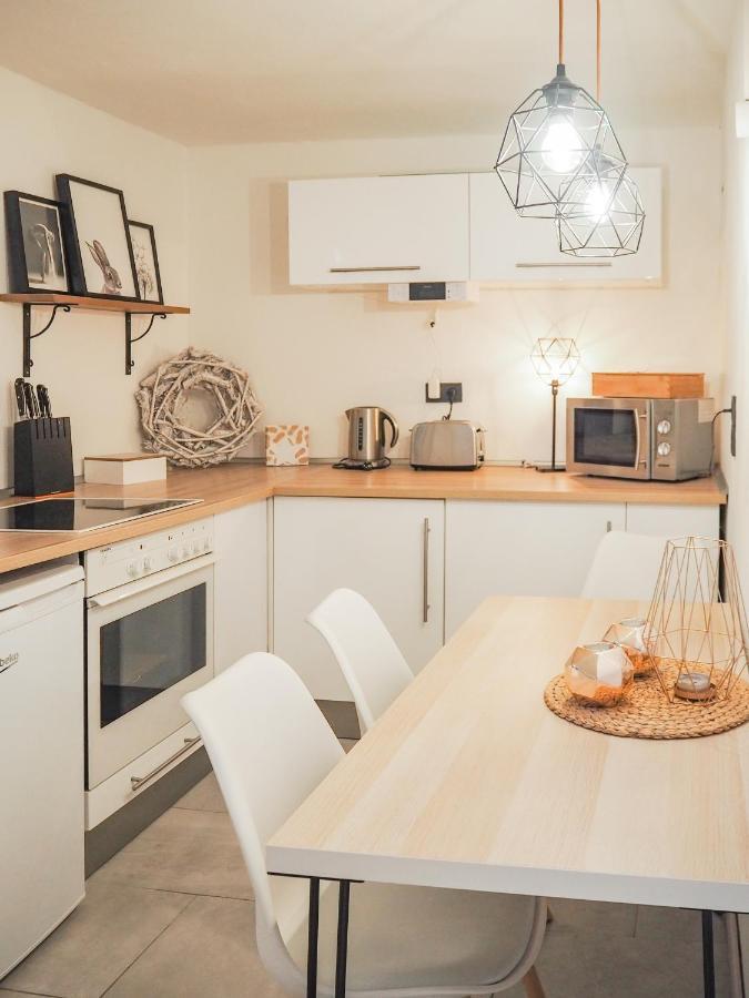 Stylische Wohnung In Ruhiger Lage, Sehr Messenah Laatzen Exteriör bild