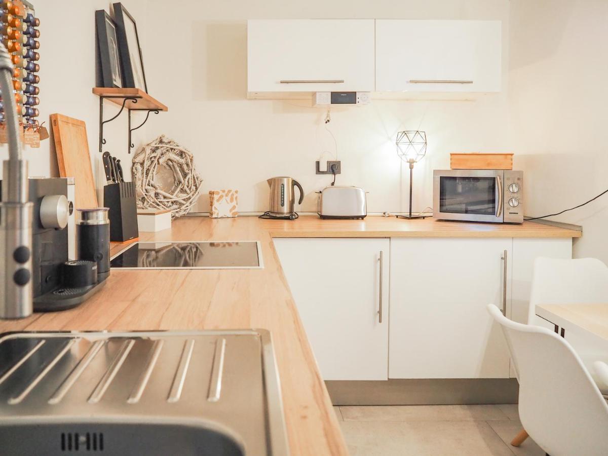 Stylische Wohnung In Ruhiger Lage, Sehr Messenah Laatzen Exteriör bild